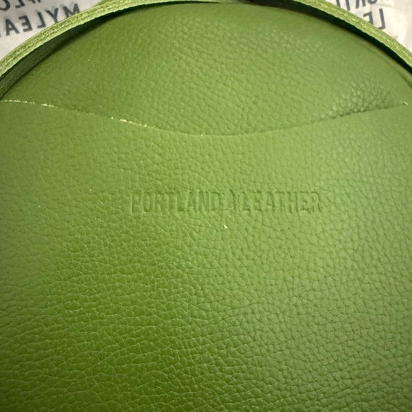 Brand new Portland Leather round kiwi bag - Picture 3 of 4
